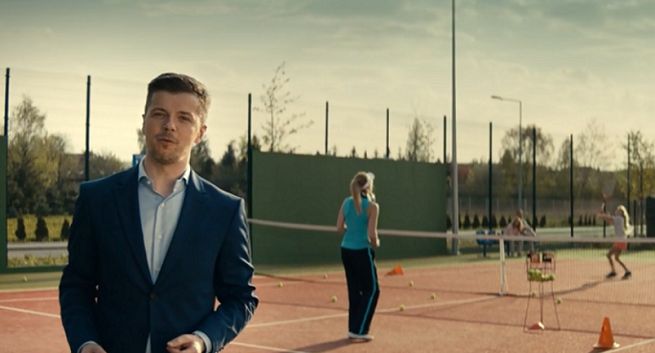 Radosław Kotarski na meczu tenisa promuje pożyczkę w Banku Millennium (wideo)