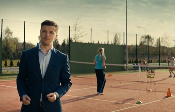 Radosław Kotarski na meczu tenisa promuje pożyczkę w Banku Millennium (wideo)