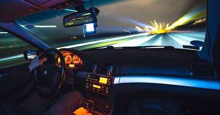Pościg za kierowcą BMW. 20-latek był po amfetaminie, pasażerowie również coś ukrywali