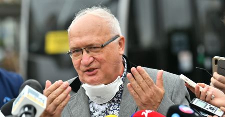 "Prawie nikt nie umrze". Prof. Simon o zaszczepionych trzema dawkami