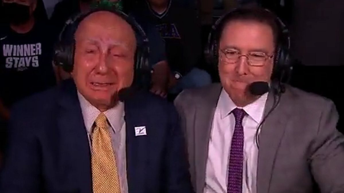 twitter.com/awfulannouncing