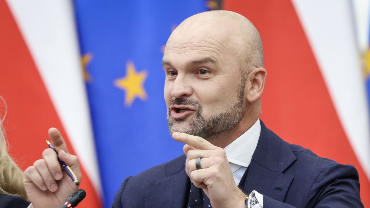 Spotkanie premiera Donalda Tuska w sprawie deregulacji
24.04.2025 Warszawa Spotkanie premiera Donalda Tuska z przedstawicielami strony spolecznej w sprawie deregulacji fot Jacek Dominski/REPORTER
N/z: Rafal Brzoska
Jacek Dominski/REPORTER