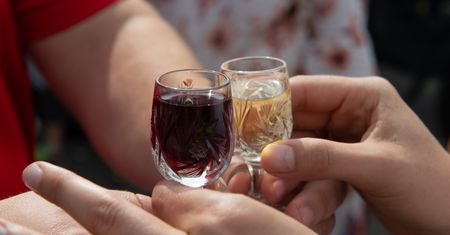 Alkohol zwiększa ryzyko raka. Badacze wskazali konkretną ilość
