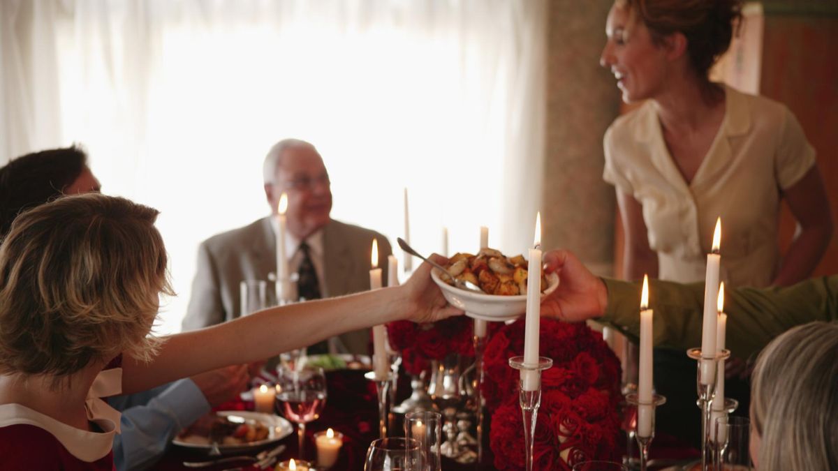 Świąteczne menu dla wielu osób oznacza długie siedzenie przy stole, dokładki i pokusę, by "spróbować wszystkiego"