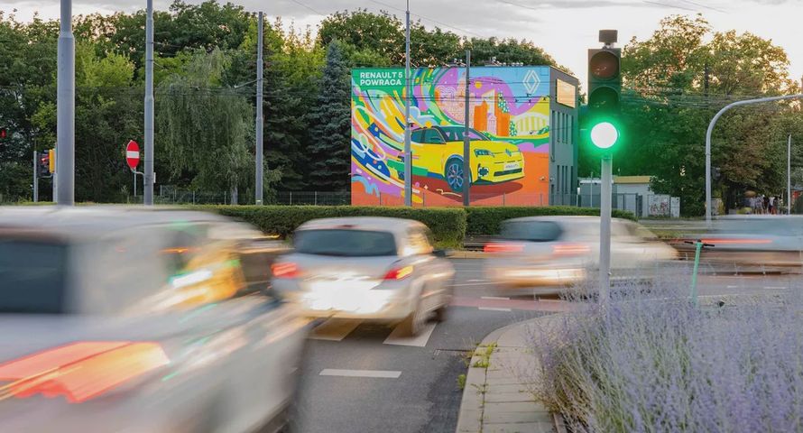 Renault w kampanii modelu R5ART łączy elektromobilność z miejską sztuką