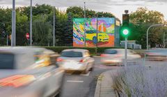 Renault w kampanii modelu R5ART łączy elektromobilność z miejską sztuką