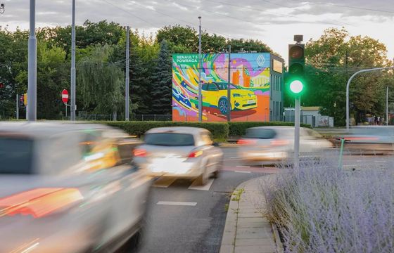 Renault w kampanii modelu R5ART łączy elektromobilność z miejską sztuką