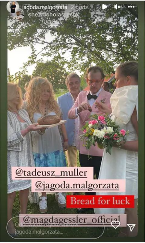 Magda Gessler zdecydowała się na białe, przykuwające uwagę sandały