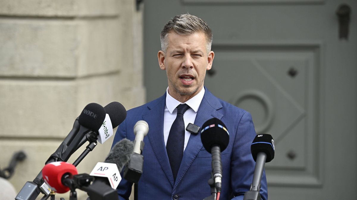 Peter Magyar summoned to presidential palace following landslide victory
epa12891292 Tisza Party leader and prospective prime minister Peter Magyar speaks to the press before a meeting with the Hungarian president at the Sandor Palace in Budapest, Hungary, 15 April 2026. Tisza Party won a landslide victory in the Hungarian parliamentary elections on 12 April, ending the 16-year rule of Viktor Orban and the Fidesz party.  EPA/ROBERT HEGEDUS HUNGARY OUT 
Dostawca: PAP/EPA.
ROBERT HEGEDUS
leader, election winner, politician, new government