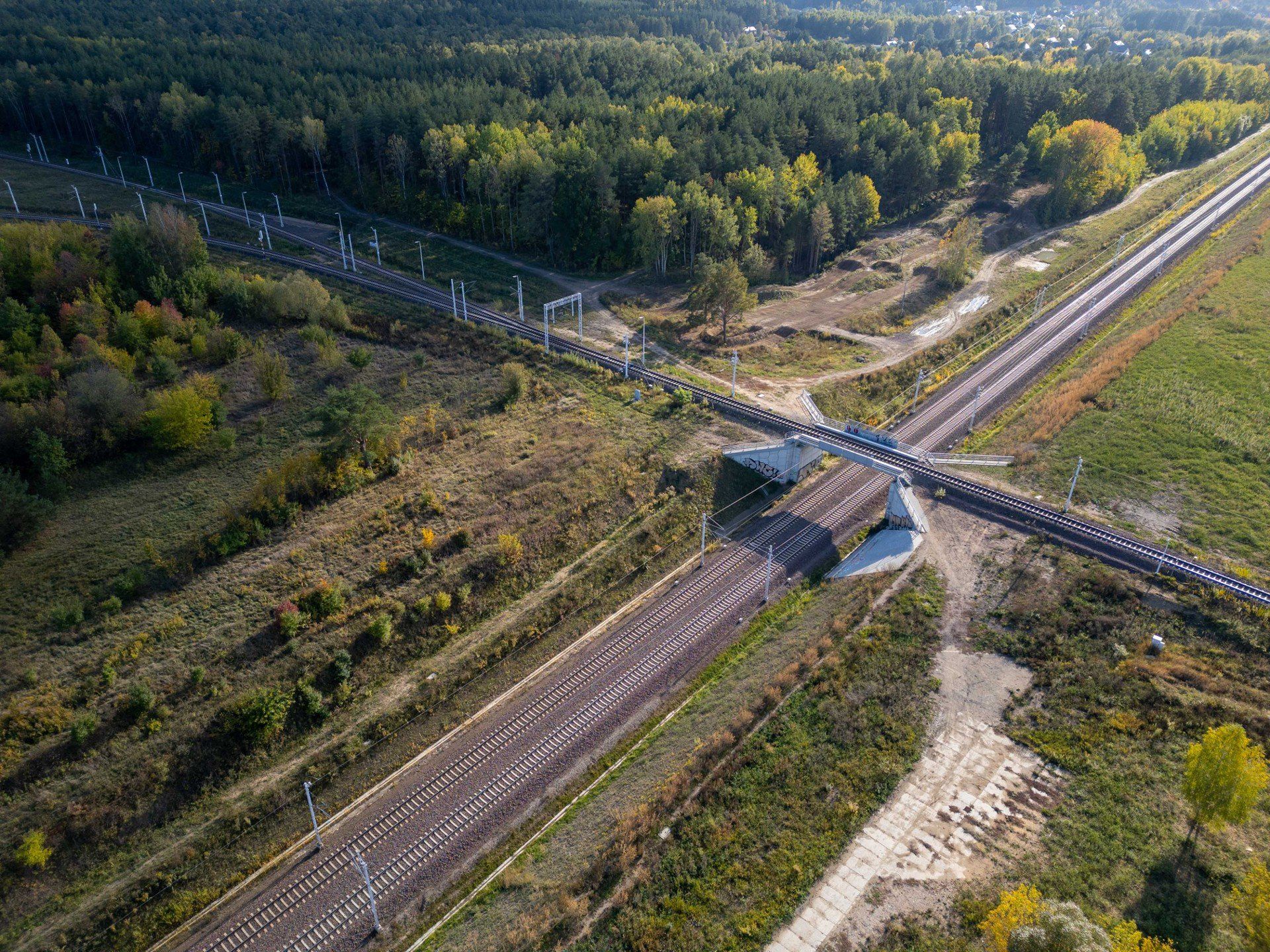 PKP PLK planuje wybudowanie łącznicy od strony wjazdu od Warszawy, która połączyłaby się z wyjazdem na Bielsk Podlaski i zapewniała relację w odwrotnym kierunku