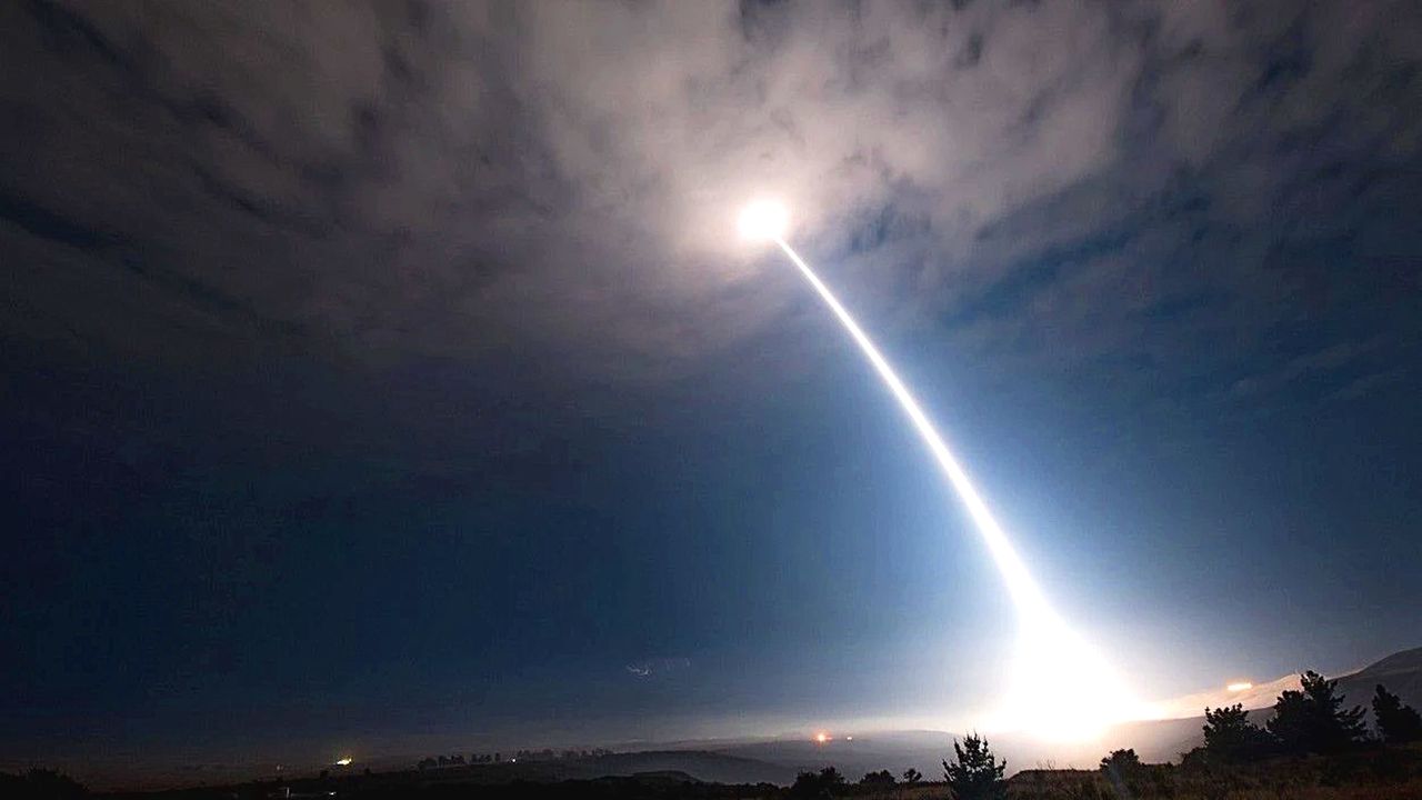 Rosyjskie manewry Grom 2023. Ameryka odpowiada wystrzeleniem rakiety atomowej