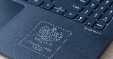 Laptopy dla uczniów a "śledzenie". Mamy odpowiedź Ministerstwa