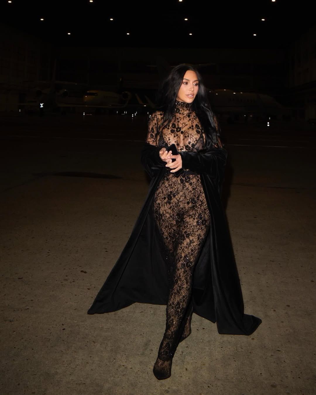 Kim Kardashian w przeźroczystej kreacji 