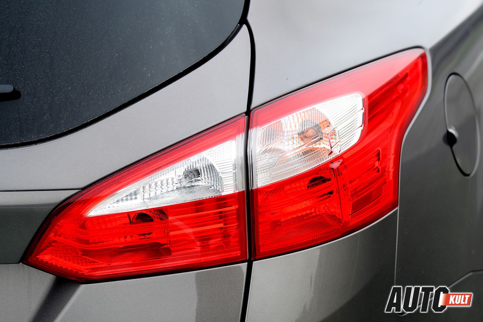 Volkswagen Golf Variant VII 2,0 TDI Highline vs. Ford Focus Kombi 1,6 EcoBoost Titanium - test  [galeria] 13