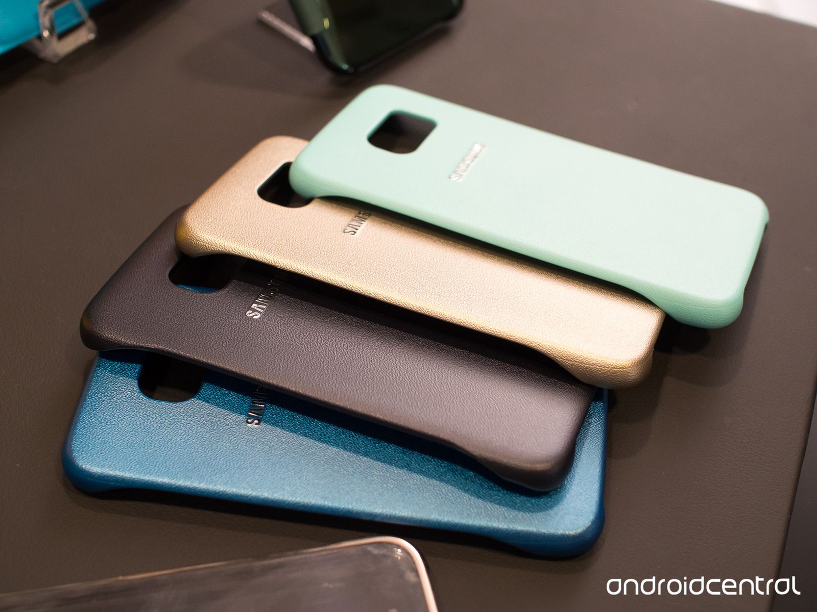 Zobacz i oceń oryginalne etui dla Samsunga Galaxy S6 i S6 Edge 33