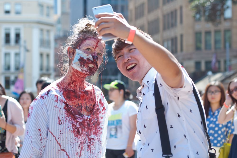 Jest aparat, jest selfie - nawet w sklepie z elektroniką. Skąd się wzięła ta dziwna moda? 1