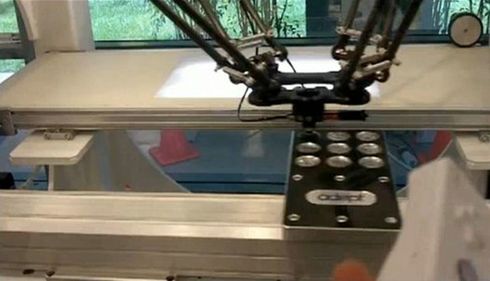 Robot Adept Quattro rozłożył na łopatki człowieka i Wiilota (wideo) 1