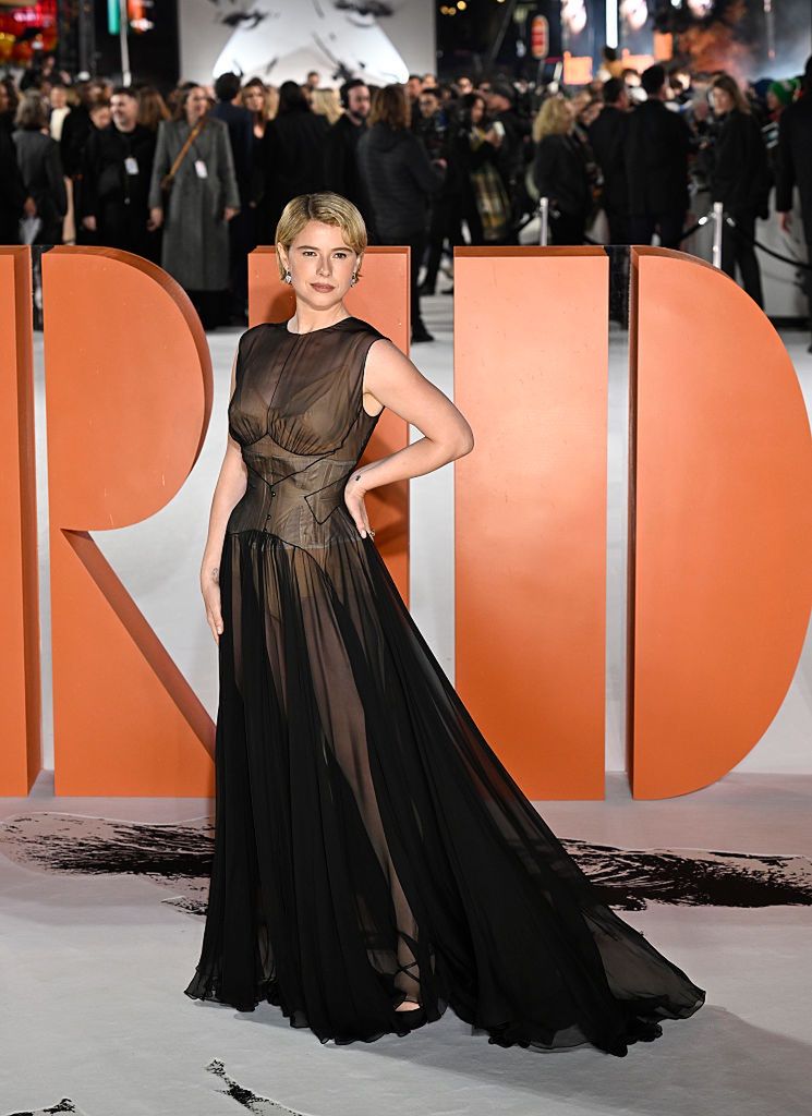 Tak prezentowała się na premierze "The Bride!" 