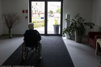 Matka i syn podejrzani o prowadzenie nielegalnego DPS. Jest ruch prokuratury