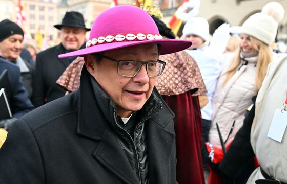 Deepfake w sutannie. Krakowska kuria dementuje fałszywe reklamy z kard. Rysiem