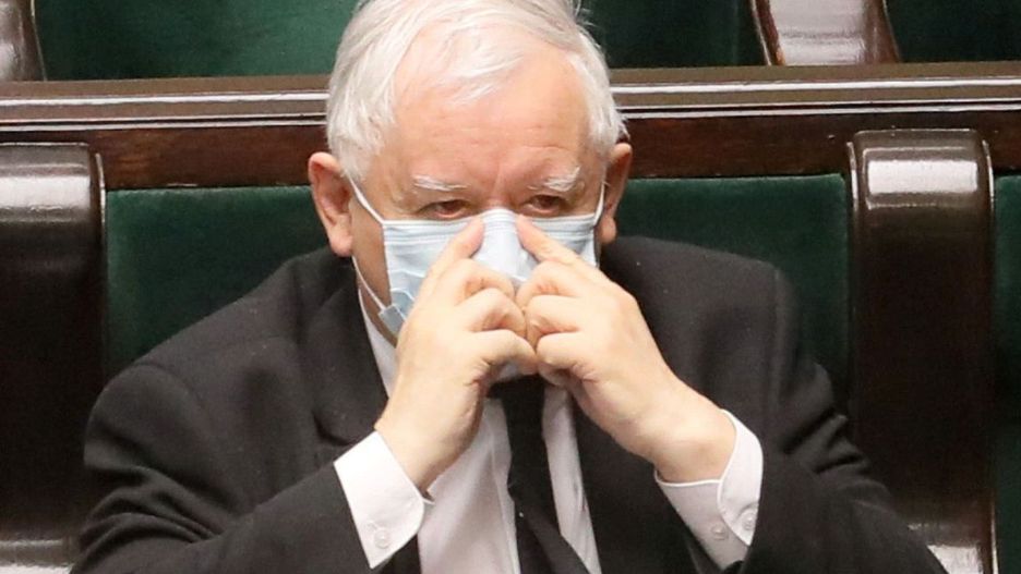 Koronawirus w Polsce. Władza musi zmierzyć się z wieloma problemami