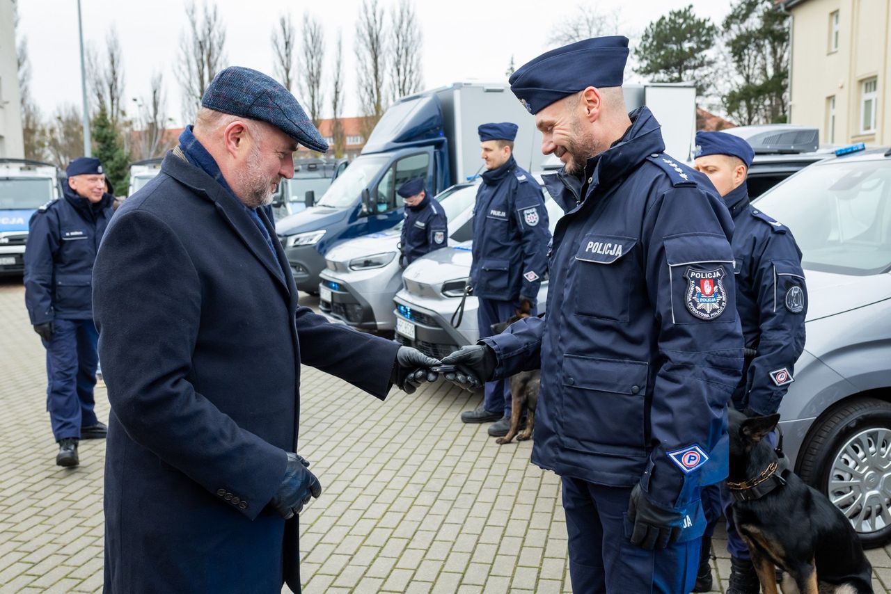 Bydgoszcz: Nowe samochody i drony dla policji. Trafią do jednostek w całym regionie
