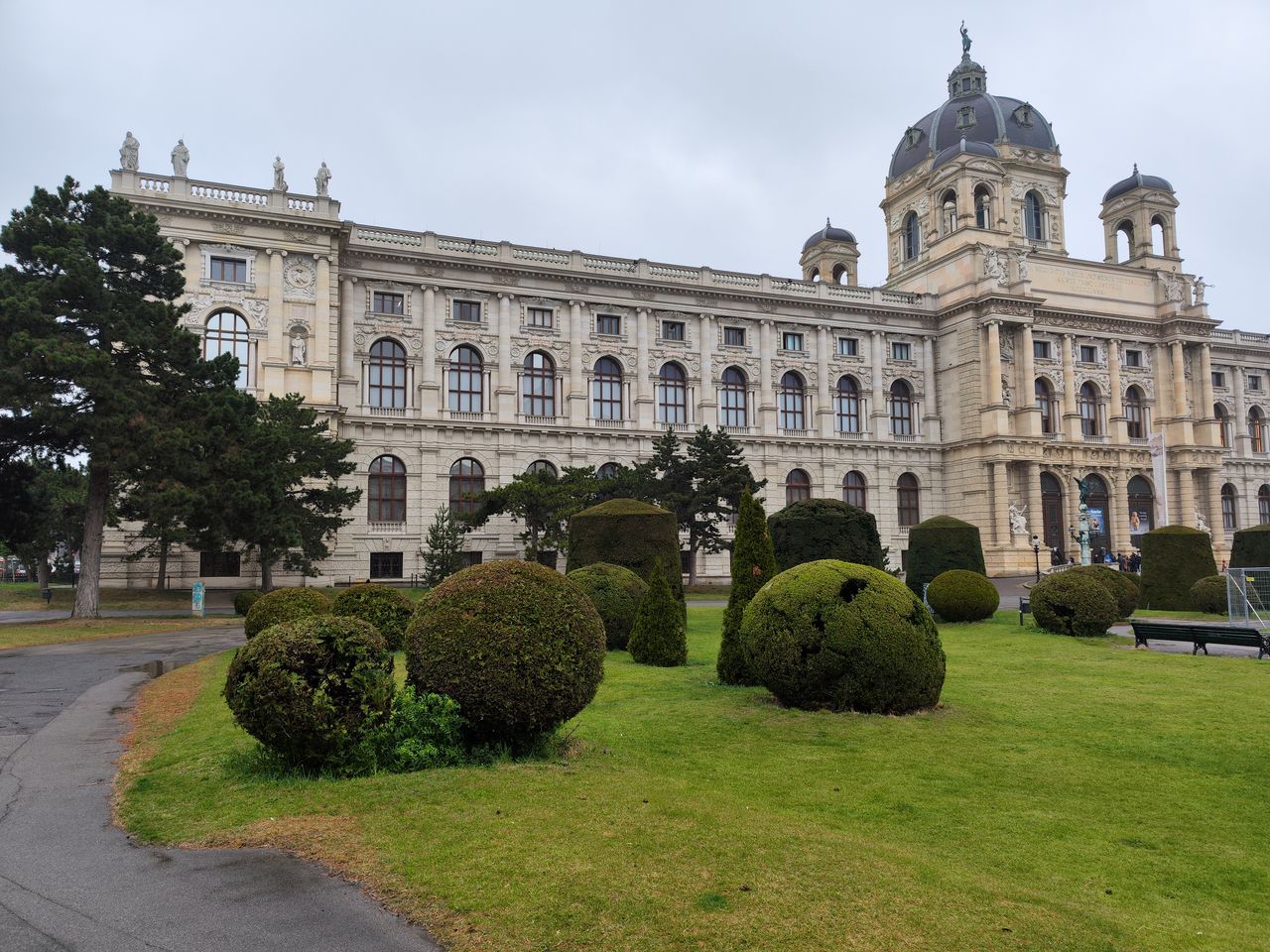 Zdjęcia z aparatu głównego