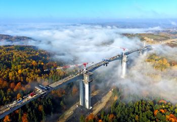 Gigant nad doliną. Tak powstaje najwyższa estakada w Polsce