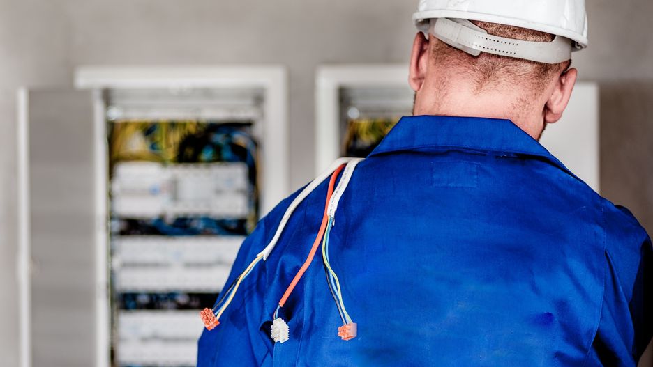 Egzaminy zawodowe zdają m.in. przyszli elektrycy