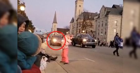 Tragedia w Waukesha. Rozpędzony samochód wjechał w paradę bożonarodzeniową
