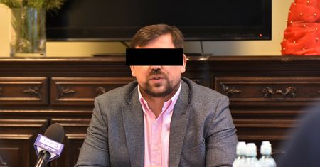 Agent Tomek usłyszał zarzuty. Dotyczą m.in. fałszywych dowodów i zeznań