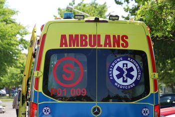 Poznań: Bójka na skrzyżowaniu. Nie żyje uderzony w twarz 70-latek
