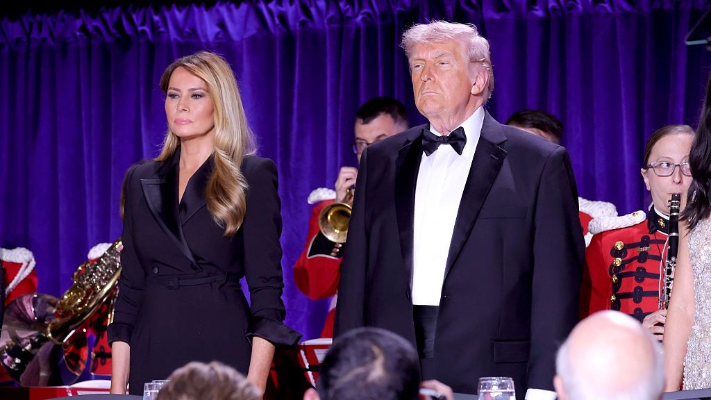 Mentalist Oz Pearlman Hosts The White House Correspondents Dinner
WASHINGTON, DC - APRIL 25: (L-R) Melania Trump and U.S. President Donald Trump attend as Mentalist Oz Pearlman hosts The White House Correspondents Dinner at Washington Hilton on April 25, 2026 in Washington, DC. (Photo by Kevin Mazur/Getty Images for OP)
Kevin Mazur