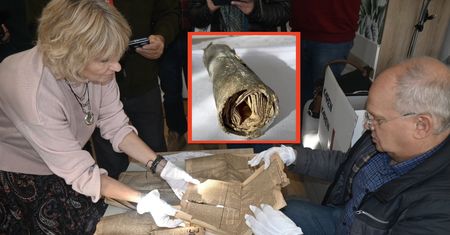 List z przeszłości. Na Dolnym Śląsku otwarto kapsułę czasu sprzed 140 lat