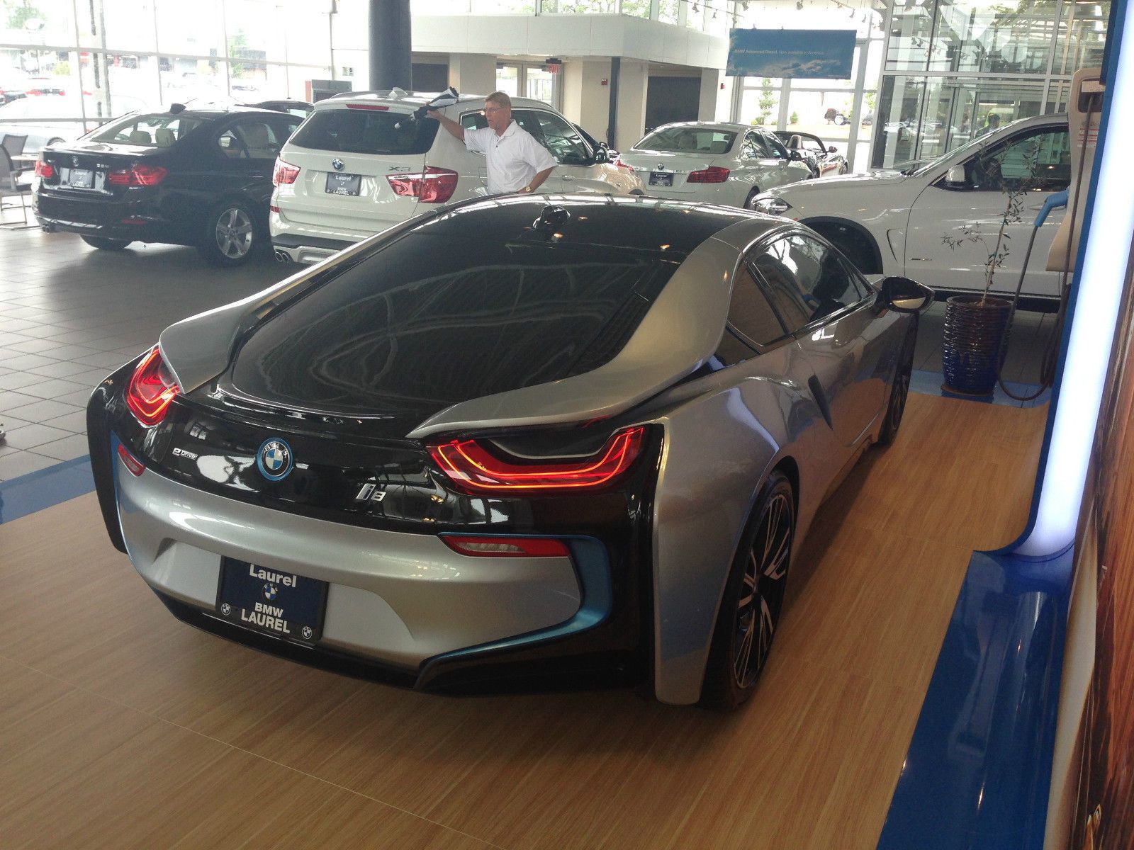 16 000 dolarów za atrapę BMW i8 6