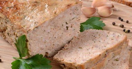 Pasztet piekę w dokładnie takiej temperaturze. Zawsze wychodzi idealnie wilgotny i kremowy