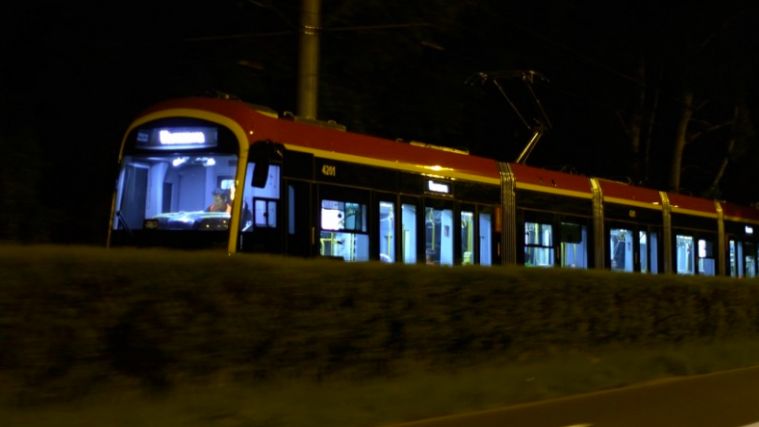 Warszawa. Nocne testy przebiegły z powodzeniem. Pierwsze koreańskie tramwaje wyruszą na stołeczne linie jesienią