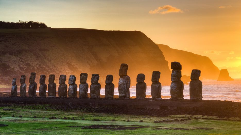 Posągi Moai na Wyspie Wielkanocnej