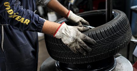 Kłopoty z ubezpieczeniem przez niewłaściwe opony. Prawo po stronie kierowców