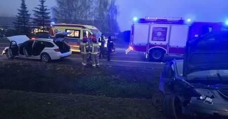 Zderzenie czołowe na DK10 w Drobinie. Jedna osoba trafiła do szpitala