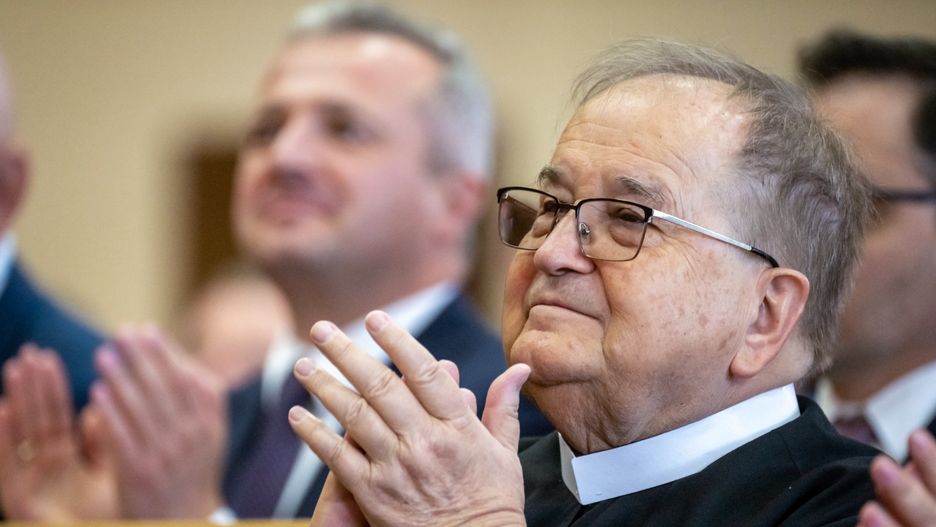 Toruń, 12.10.2022. Założyciel i dyrektor Radia Maryja oraz TV Trwam o. Tadeusz Rydzyk na konferencji "Bezpieczeństwo energetyczne Polski" w siedzibie Akademii Kultury Społecznej i Medialnej w Toruniu, 12 bm. (aldg) PAP/Tytus Żmijewski