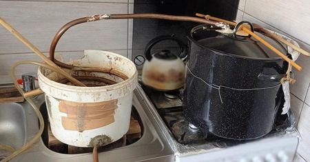 Policjanci weszli do mieszkania 73-latka. Oto co miał w kuchni