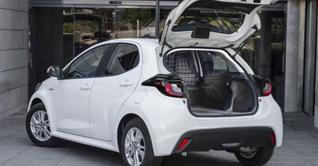 Toyota zrobiła dostawczaka z Yarisa. Nazywa się ECOvan i jest hybrydą