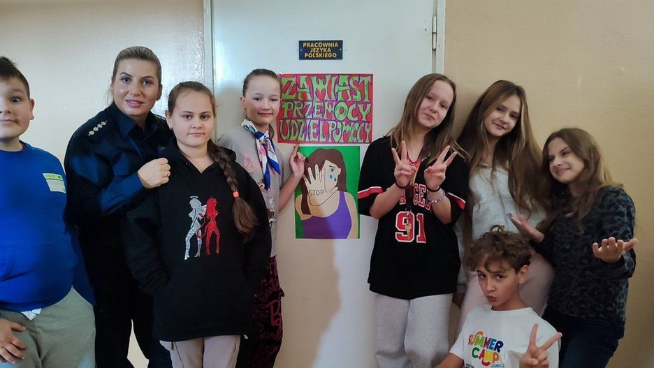 Policjantka z KMP w Legnicy o hejcie i mowie nienawiści w Szkole Podstawowej nr 7