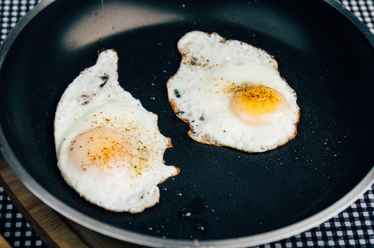 Eggs are healthy, but only if we don't combine them with bad fat.