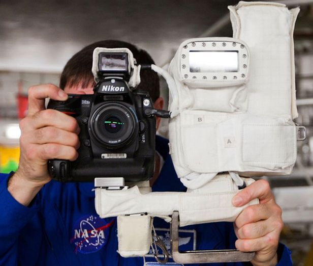 Nikon D2xs i zagadkowa lampa błyskowa... 1