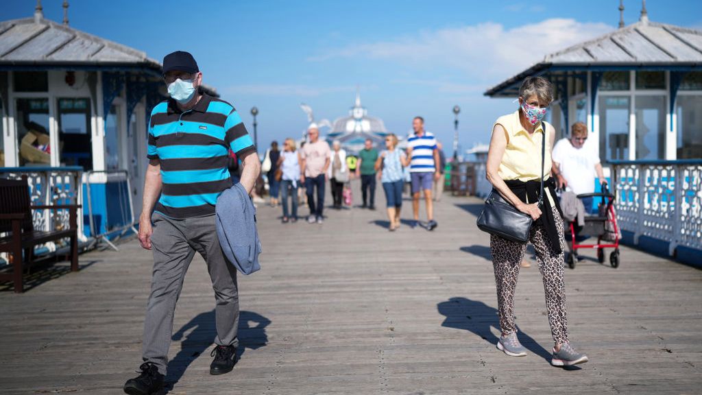 Nowe podwarianty Omikronu są tak transmisyjne, że nawet niesprzyjająca koronawirusom pogoda latem - nie jest w stanie ich zahamować