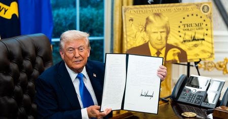 Paszport z wizerunkiem Donalda Trumpa. Jest decyzja
