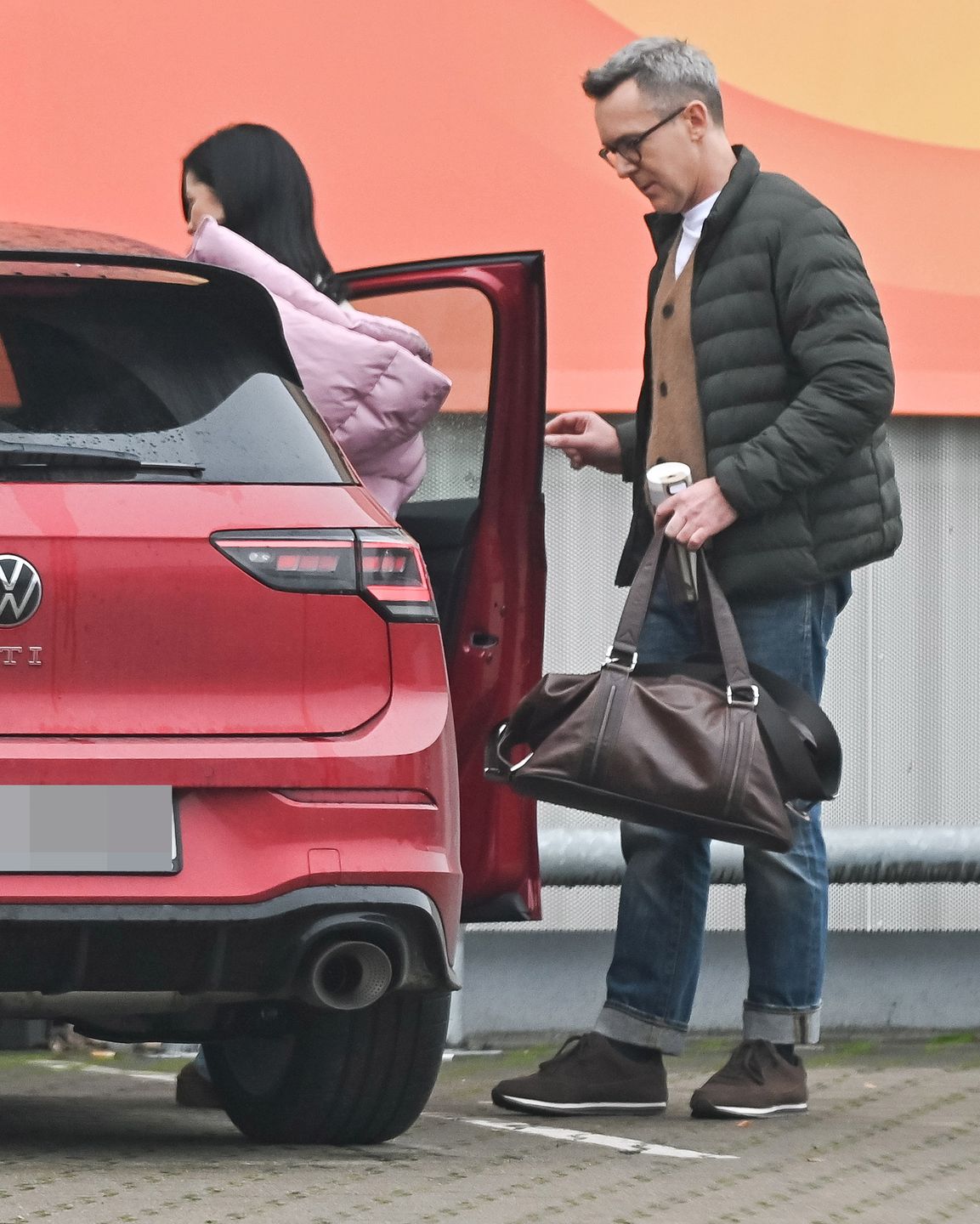 Katarzyna Cichopek i Maciej Kurzajewski maszerują z termosami