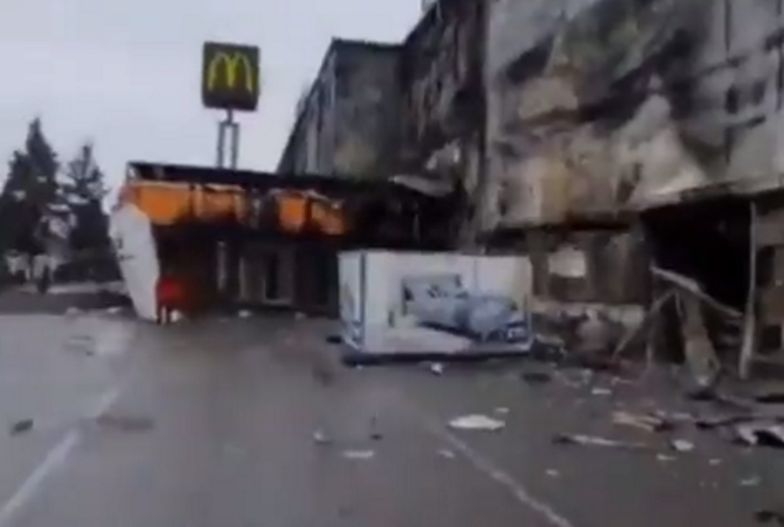 Rosjanie zniszczyli centrum handlowe. Poruszające obrazki z Chersonia